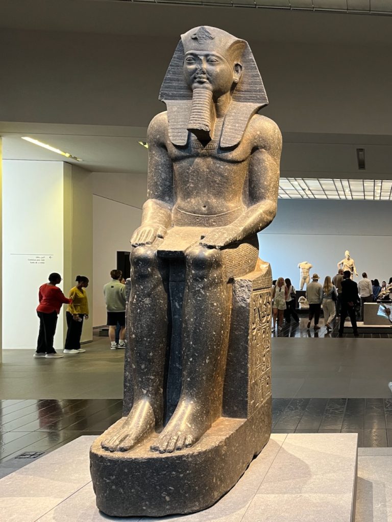 Statue égyptienne, le Louvre d'Abu Dhabi