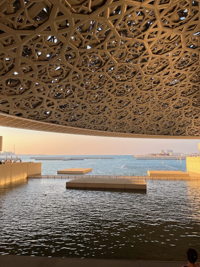 La coupole du Louvre d'Abu Dhabi