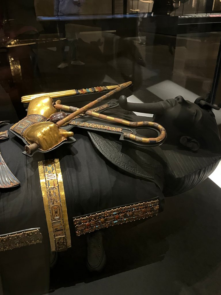 Sarcophage noir de Toutankhamon
