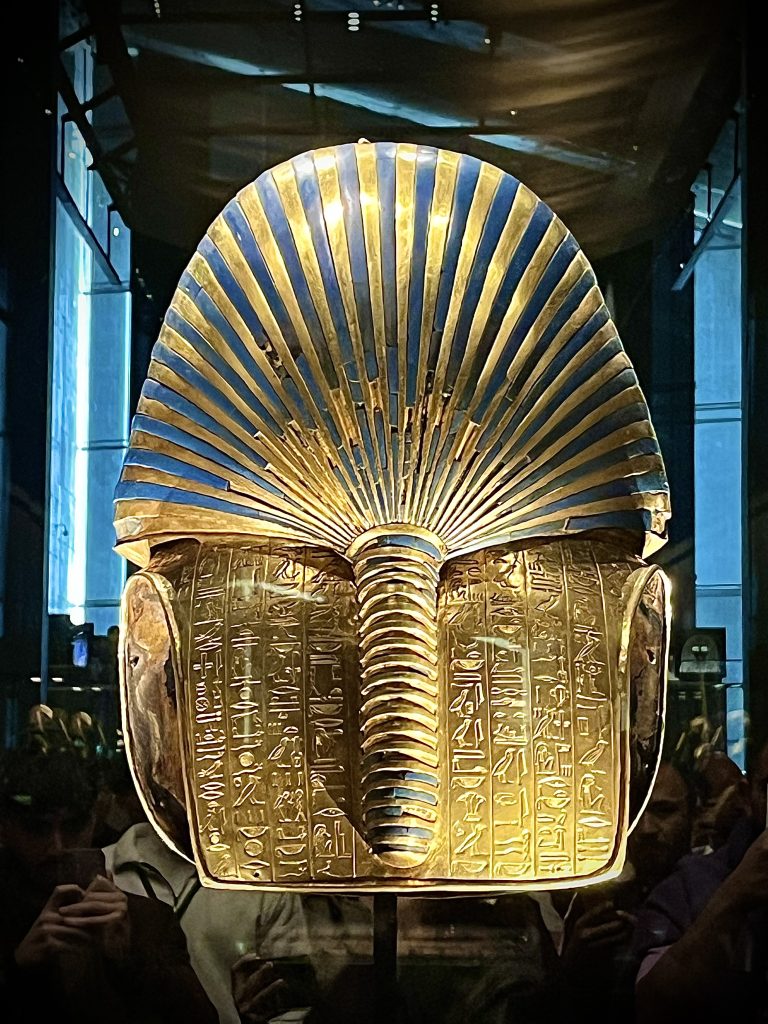 masque funéraire de dos