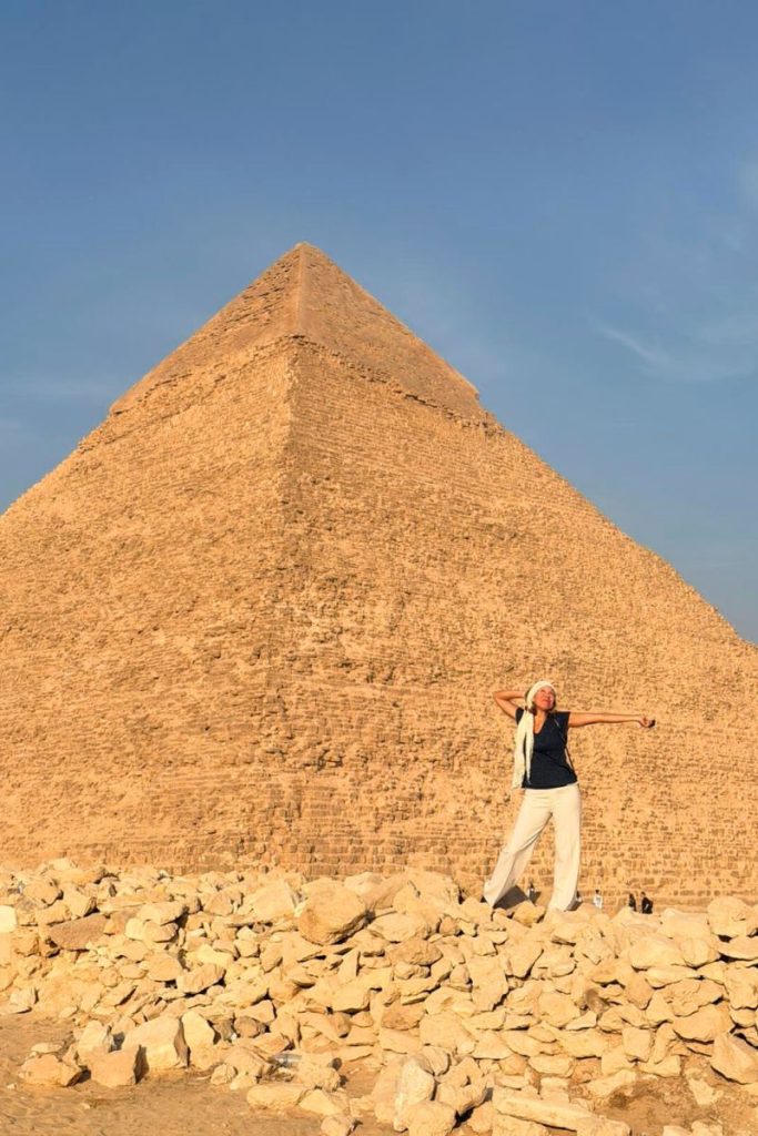devant la grande pyramide