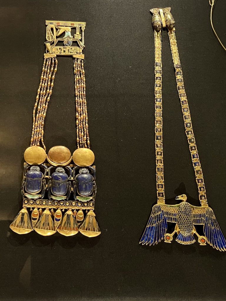Collier et pectoral de Toutankhamon, Grand Musée Egyptien du Caire